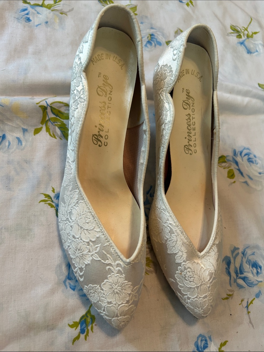 Vintage Princess Dye Ivory Brocade Bridal Pumps Made USA Est 6